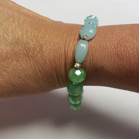 Avon stretch bracelets. Four. Shades of green. - Picture 8 of 10